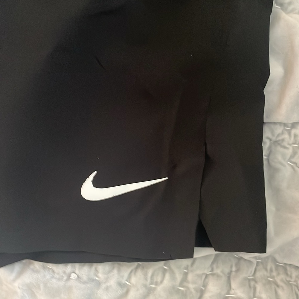 Men’s black Nike shorts - Picture 2 of 3